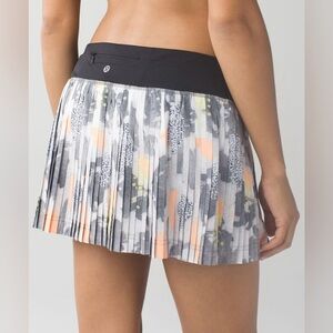 2015 Lululemon Pleat To Street Skirt II Mini Art Pop White Multi Black Size Rare